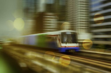 İş merkezleri, sabah binada aracılığıyla çalışan tren. Taşıma kavramı