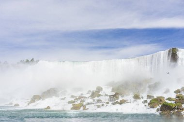 Niagara Falls sınır üzerinde yer