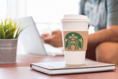 Starbucks kahve fincanı kağıt
