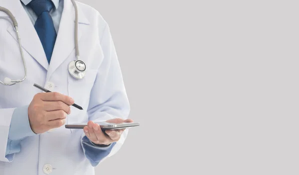 Dottore Utilizzando Uno Smartphone Con Spazio Copia Concetto Assistenza Sanitaria — Foto Stock