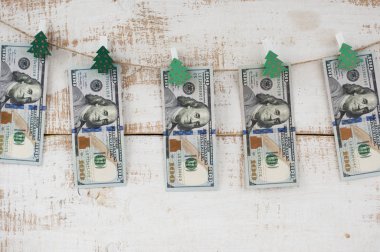 Yüz dolar faturaları yapılan Noel çelenk 