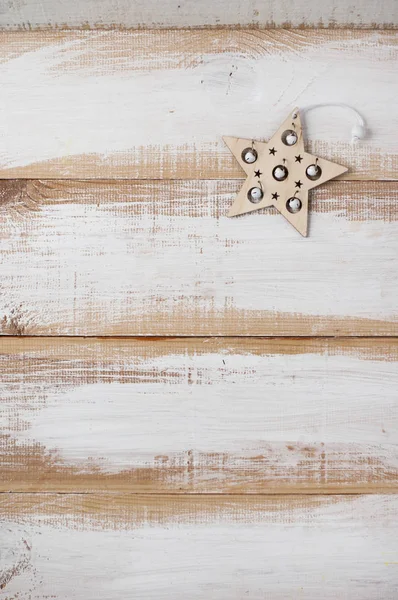 Plano laico de madera estrella de juguete con campanas . —  Fotos de Stock
