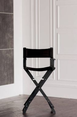 siyah katlanır sandalye.