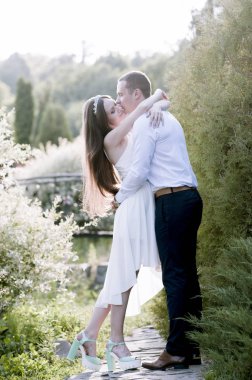 güzel gelin damat kollarında