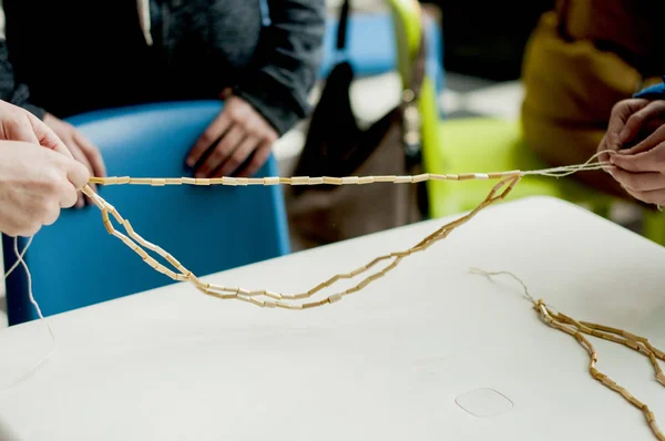 Children Fair Learn How Make Necklace Straw Table — Stock Photo, Image