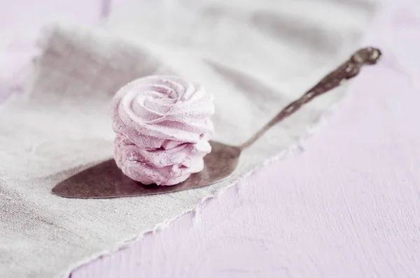 Marshmallow Groselha Uma Colher Sobremesa Sobre Fundo Rosa — Fotografia de Stock