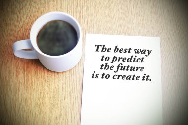 Inspirational Alıntı kağıt üzerinde siyah kahve ile üzerinde motive