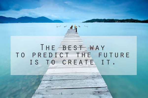 Inspirational Alıntı ahşap iskelesi uzun pozlama üzerinde motive 