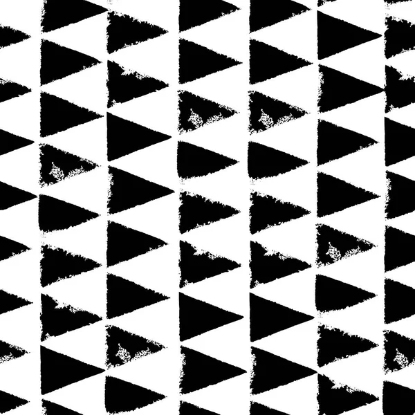 Naadloze patroon met driehoeken. De formulieren worden gedrukt in inkt. Hand getrokken. Vectorillustratie. — Stockvector