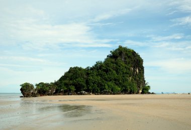 tropikal deniz küçük yeşil ada kapatın