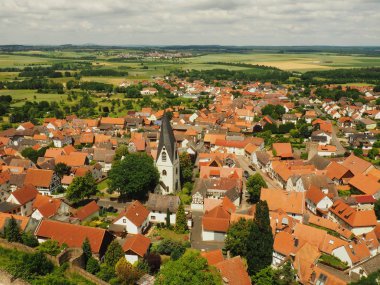 Eski Traditionalgerman şehir. Top.Beautiful kırmızı çatılar görüntülemek