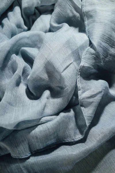 mavi kumaştan yakın çekim