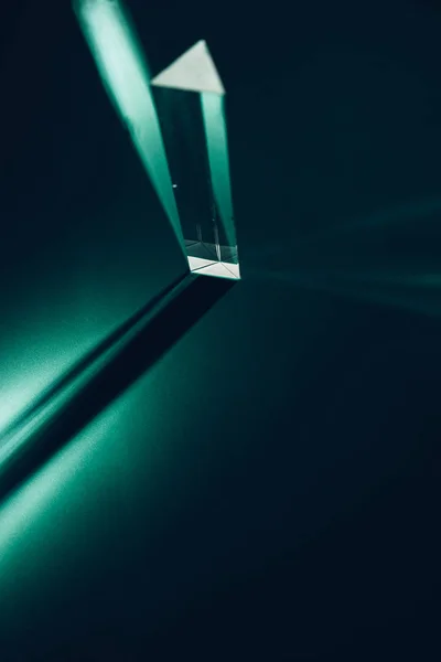 karanlıkta ışık prizma