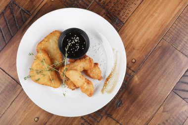 Soslu tavuk şeritler