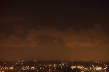 Gece şehir manzarası