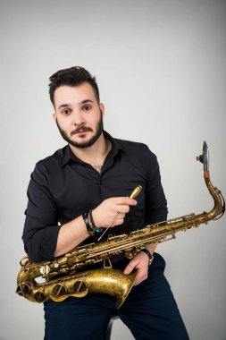 Saksafon oyuncu saksofoncu sax ile