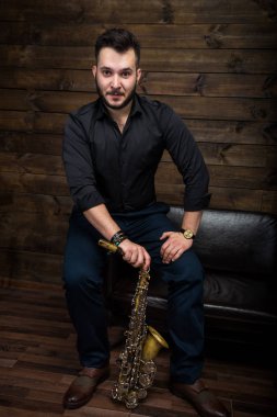 Saksafon oyuncu saksofoncu sax ile