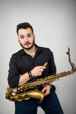 Saksafon oyuncu saksofoncu sax ile