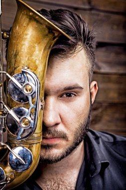 Saksafon oyuncu saksofoncu sax ile