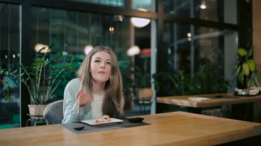 Güzel kadının rulo