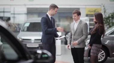 Satıcı çift bilgileri gösterir