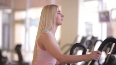 Orbitrek güzel kadın 