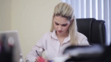 Güzel iş kadını.