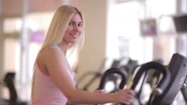 Orbitrek güzel kadın