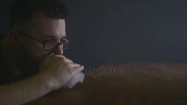 sakallı adam vape ile 