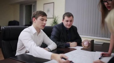 Grup toplantısında mühendis