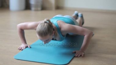 Güzel kadın şınav