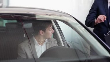 Potansiyel alıcı araba iç dikkate alınarak