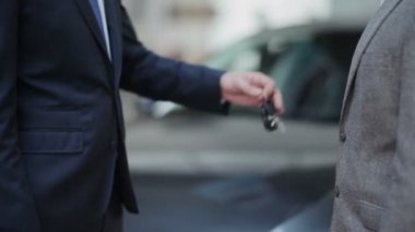 adam satın alma araba satıcısı üzerinden