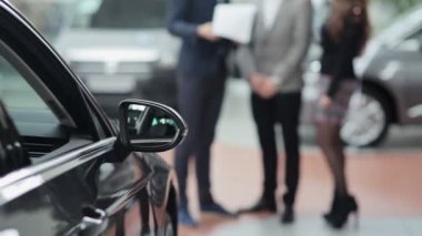 Satıcı çift bilgileri gösterir