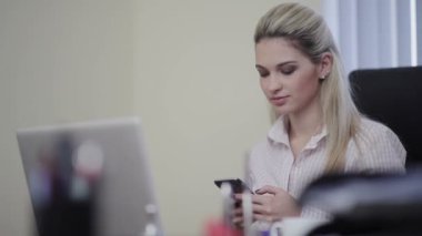 iş kadını yazılı sms