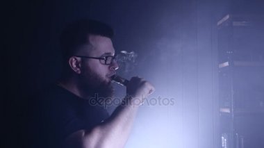 sakallı adam vape ile 