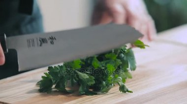 Şef maydanoz doğrama