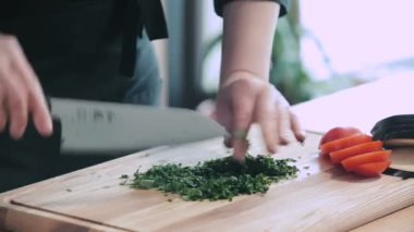 Şef maydanoz doğrama