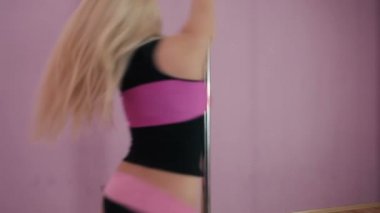 pole dans stüdyosu kadında 