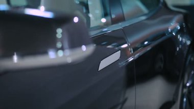 Siyah arabaya modern Bayilik Close-Up