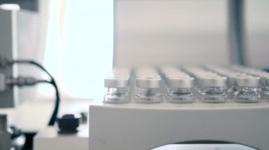 test tüpleri modern laboratuvar arka planda temiz likörün Close-Up