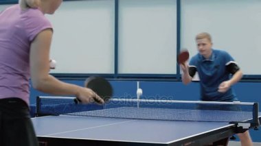 kadınla adam oyun Tenis