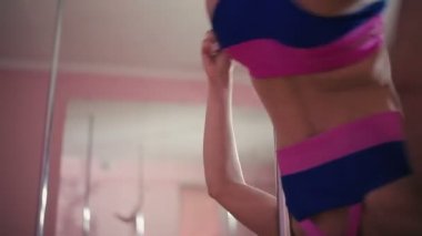 Esnek kadın kutup dans stüdyosu 