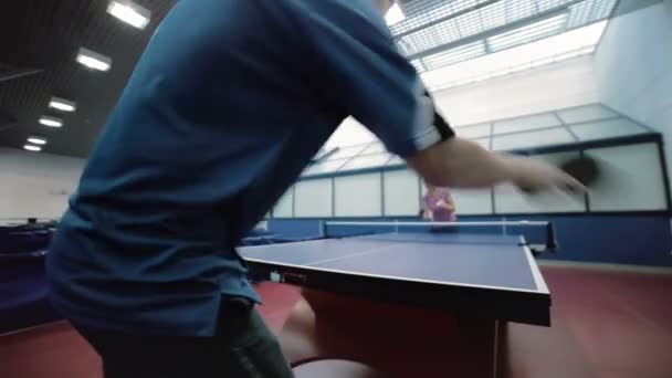 Couple play tennis indoor — Stock Video