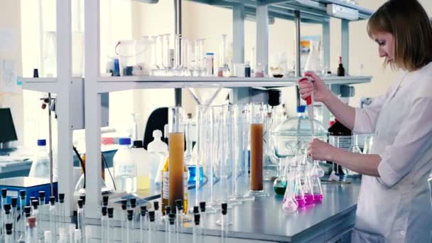 Blonde Woman White Uniform Working Test Tubes Modern Laboratory — Stock Video