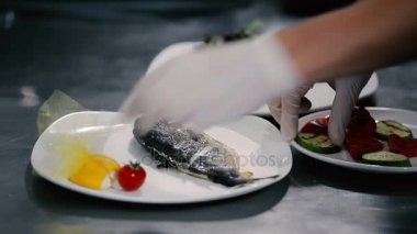 insan süslemeleri ile Balık plaka 