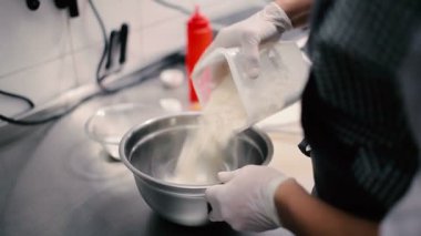 pasta pişirme işlemi