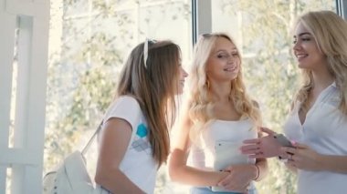 Telefonunuzun ve güzel kadınlar