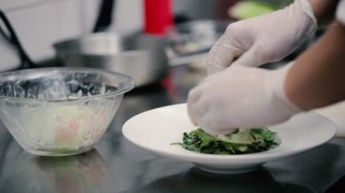 erkek pişirme salata eller