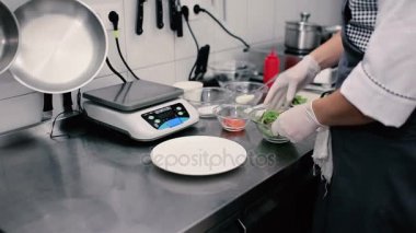 erkek pişirme salata eller